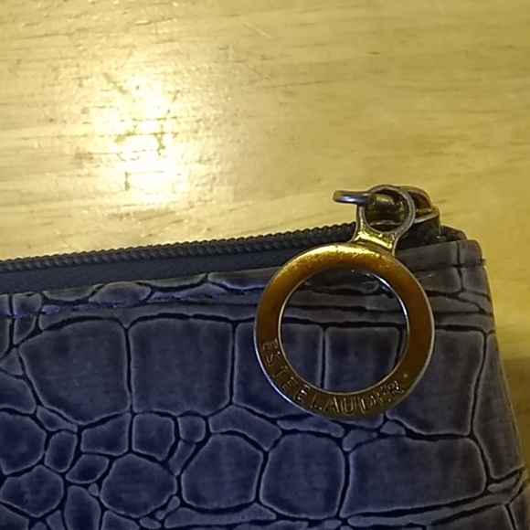 Estee Lauder Blue makeup bag. - Picture 3 of 7